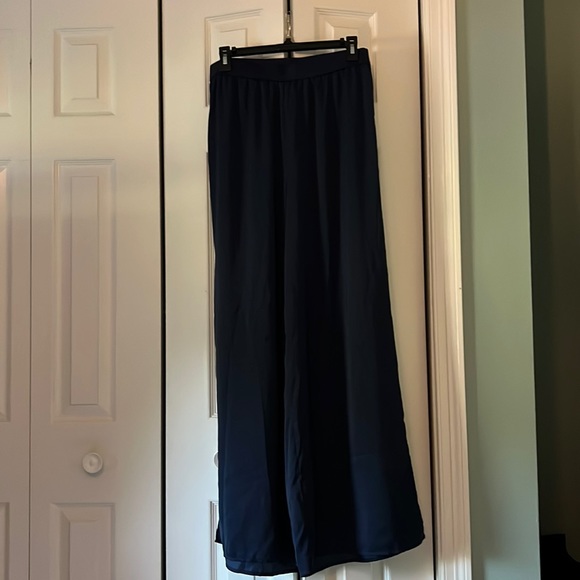 Satin feel wide leg pants with slits at bottom of pant legs  great condition. - Picture 1 of 7
